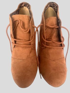 Women's Rust Suede Lace-Up Ankle Boots